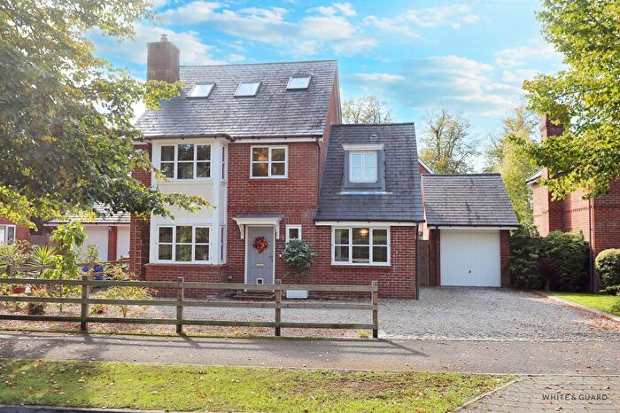 4 Bedroom Detached House For Sale In Knowle Avenue, Knowle, PO17