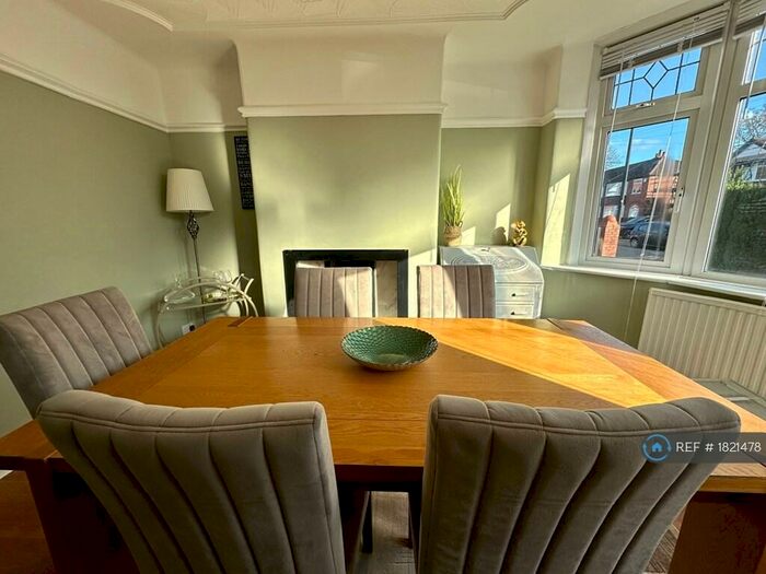 3 Bedroom Semi-Detached House To Rent In Forbes Close, Sale, M33