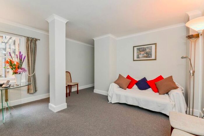 1 Bedroom Flat To Rent In Hyde Park Gate, South Kensington, London, SW7