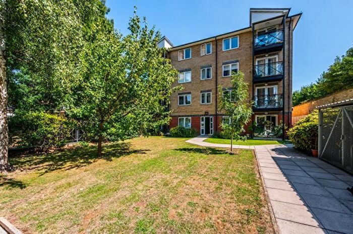 1 Bedroom Flat For Sale In Gallagher Court, Winders Road, London, SW11