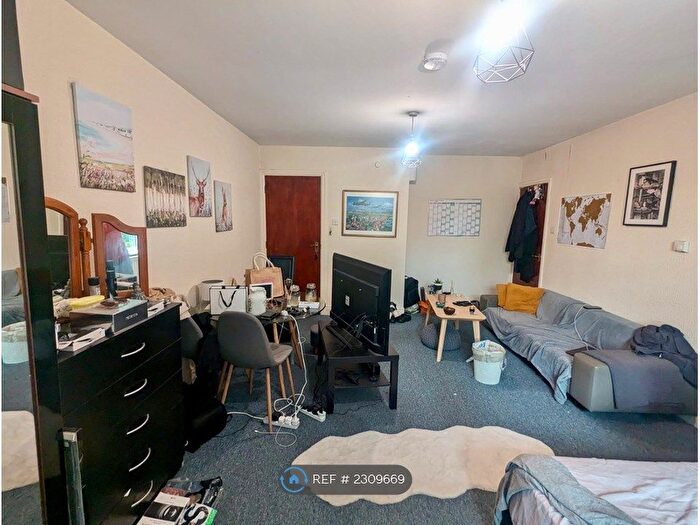 Studio To Rent In Birmingham, Birmingham, B13