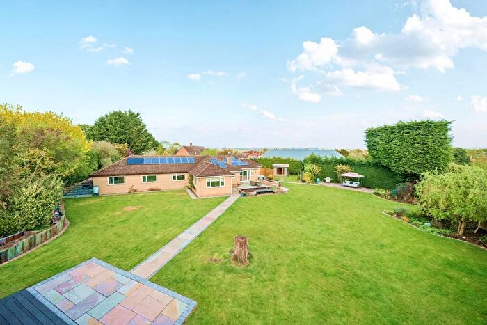 5 Bedroom Detached Bungalow For Sale In Lincoln Road, Horncastle, Lincs, LN9