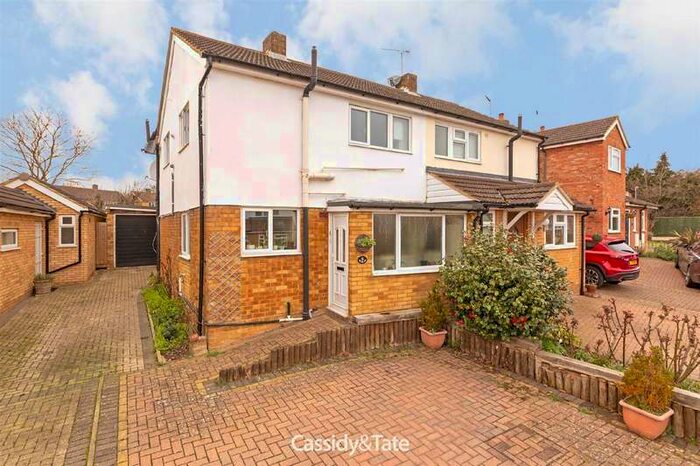 3 Bedroom Semi-Detached House To Rent In Fernleys, Marshalswick, St Albans, AL4