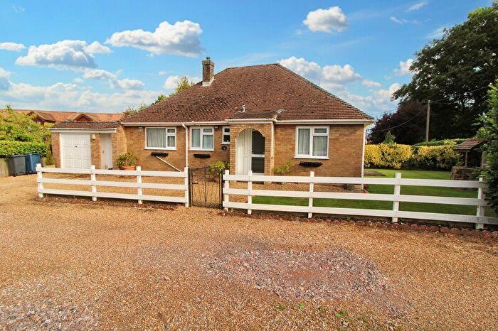 2 Bedroom Detached Bungalow For Sale In School Close, Cryers Hill, HP15