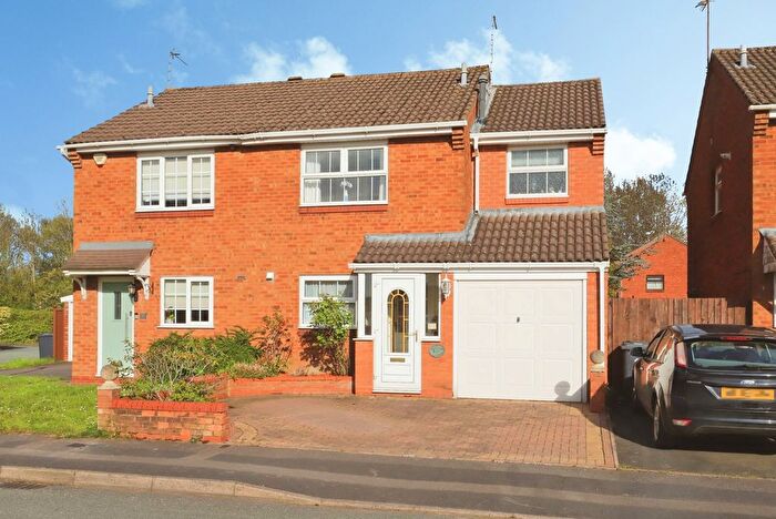 3 Bedroom Semi Detached House For Sale In Melrose Drive, Perton Wolverhampton, Staffordshire, WV6