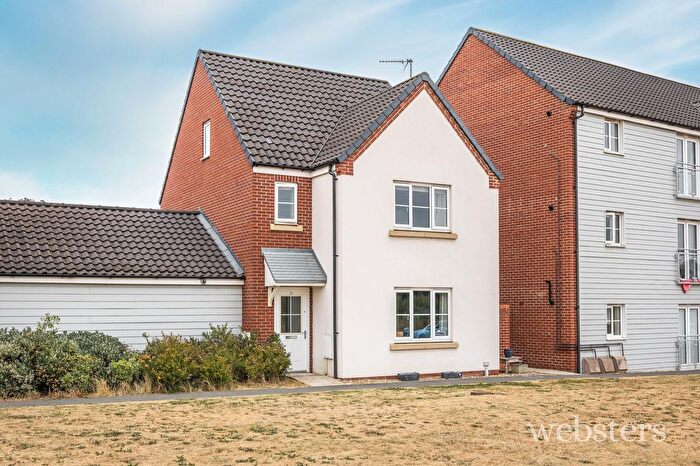 4 Bedroom Link Detached House For Sale In Bourges Court, Sprowston, NR7