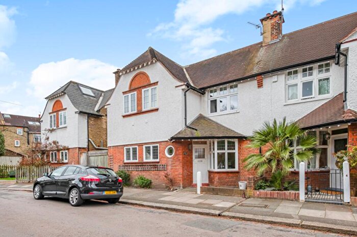 4 Bedroom Semi Detached House For Sale In Holmesdale Avenue, Palewell, SW14