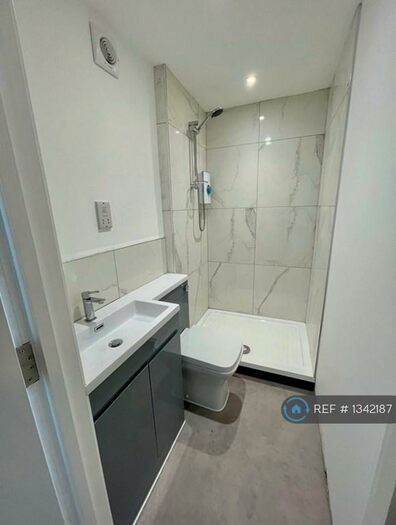 1 Bedroom Flat To Rent In Two Mile Hill Road, Bristol, BS15