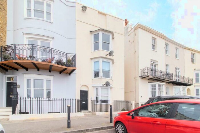 3 Bedroom Maisonette To Rent In Albert Terrace, Margate, CT9