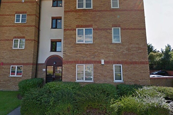 1 Bedroom Flat To Rent In Thurlow Close, London, E4