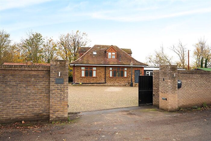 4 Bedroom Detached House For Sale In The Common, West Drayton, UB7