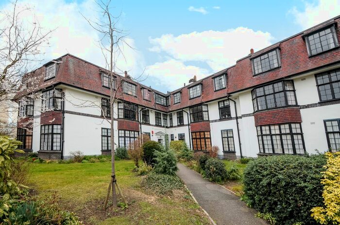 2 Bedroom Flat To Rent In Surbiton Crescent, Kingston Upon Thames, KT1