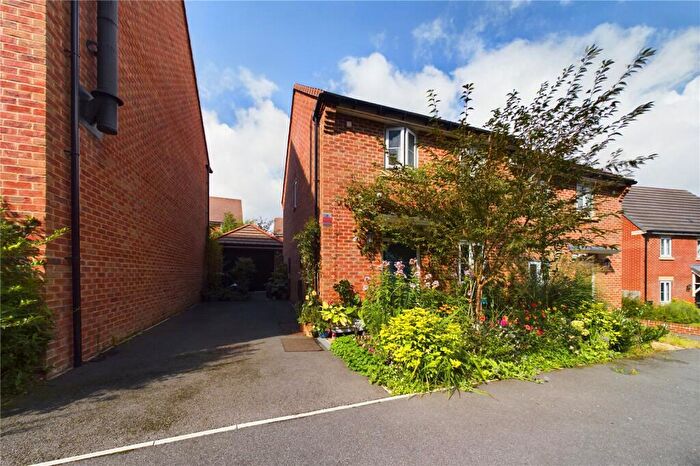 3 Bedroom Semi-Detached House For Sale In Woodlands View, Newbury, Berkshire, RG14