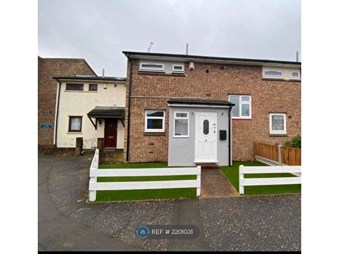 3 Bedroom Terraced House To Rent In Canterbury Close, Basildon, SS14