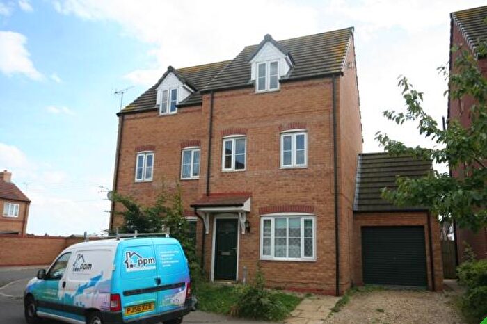 4 Bedroom Semi-Detached House To Rent In Oxford Gardens, Holbeach, PE12