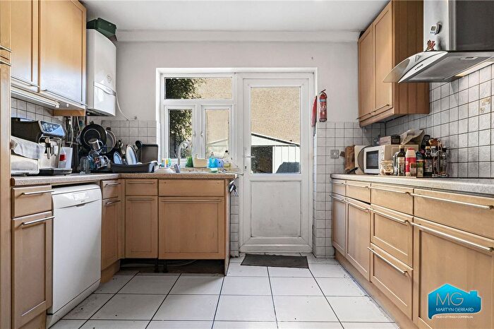 4 Bedroom Terraced House To Rent In Long Lane, East Finchley, London, N2