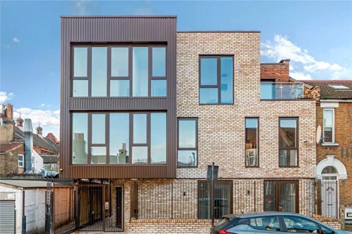 1 Bedroom Flat To Rent In Gingerbread Court, A Michigan Avenue, E12