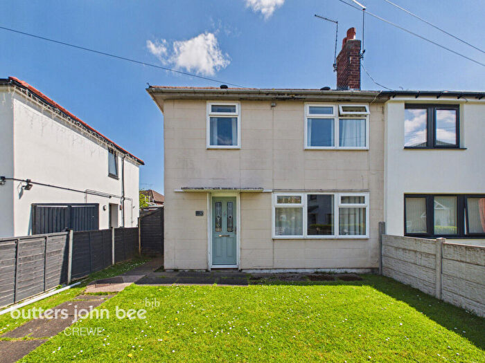 3 Bedroom Semi Detached House For Sale In Woodford Close, Crewe, CW2
