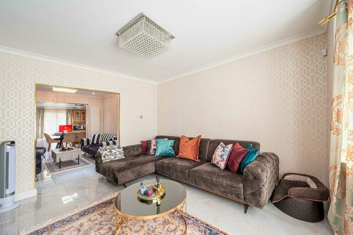 4 Bedroom Semi-Detached House To Rent In Fernwood Crescent, Brunswick Park, London, N20