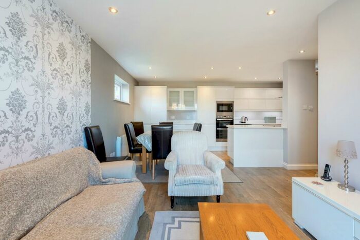 3 Bedroom Flat To Rent In Balmoral Gardens Windsor, SL4