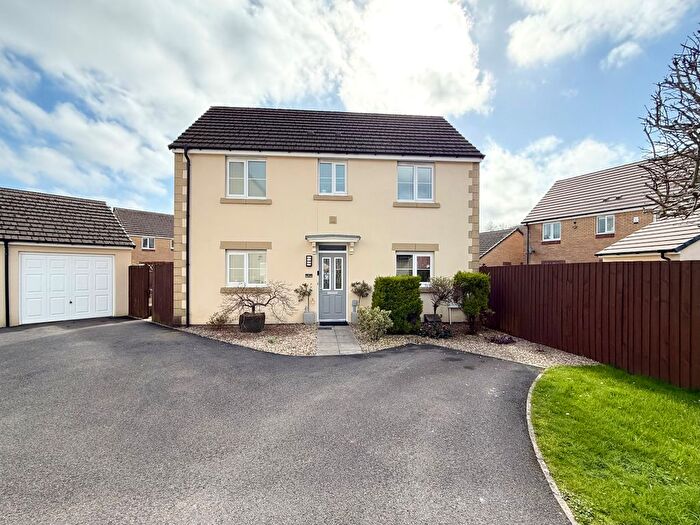 3 Bedroom Detached House For Sale In Glan Yr Afon, Cwmbach, Aberdare, CF44