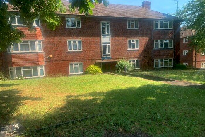 3 Bedroom Flat To Rent In Bromley Road, Bromley, BR2