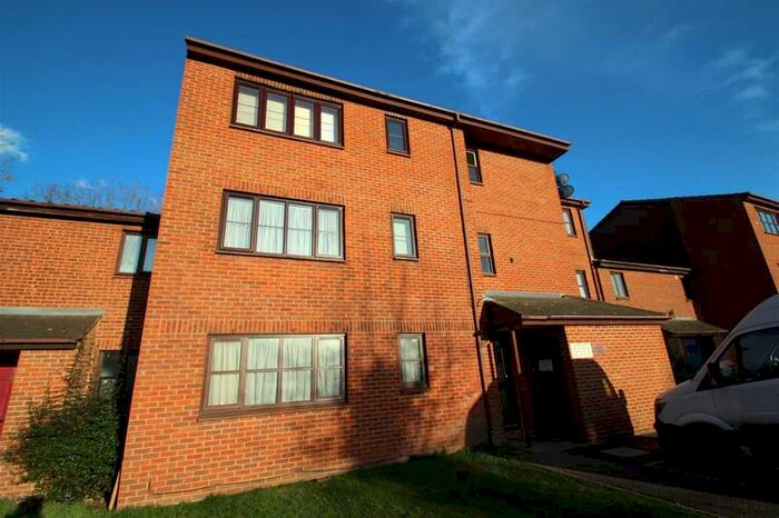 House To Rent In Verona Close, Uxbridge, UB8