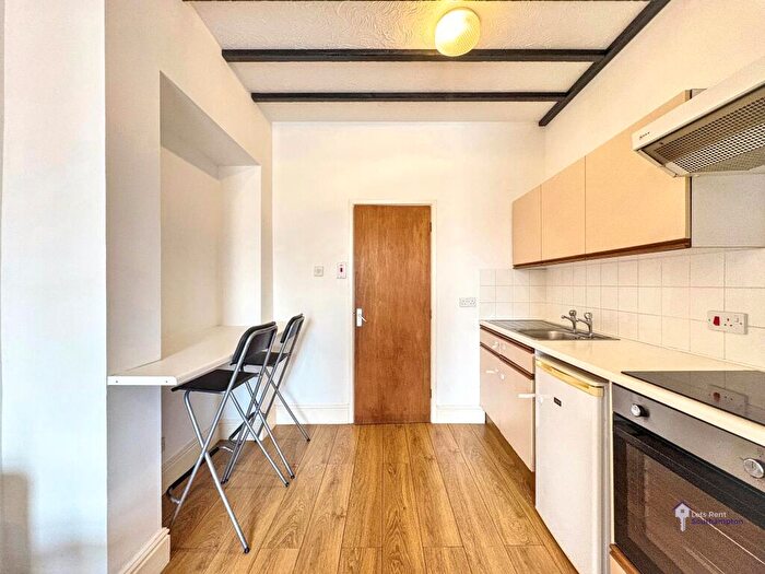 Flat To Rent In A Victoria Road, SO19