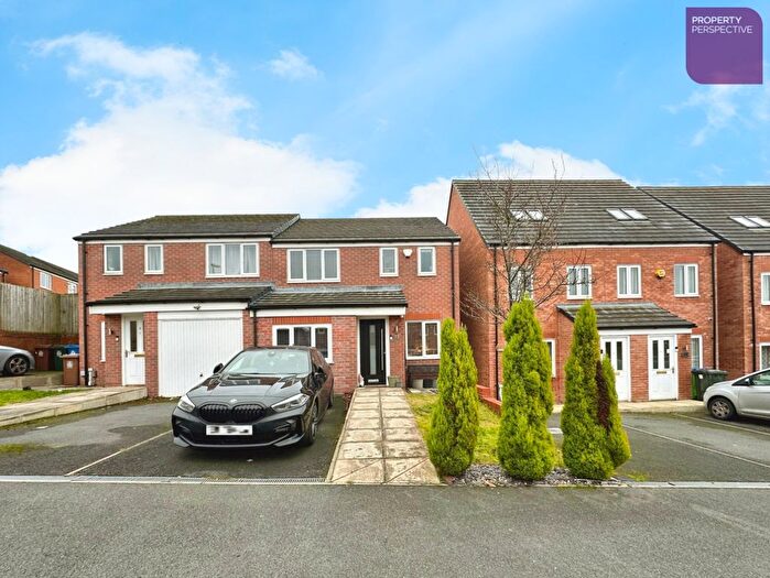 3 Bedroom Semi-Detached House For Sale In Kirkwall Way, Heywood, OL10