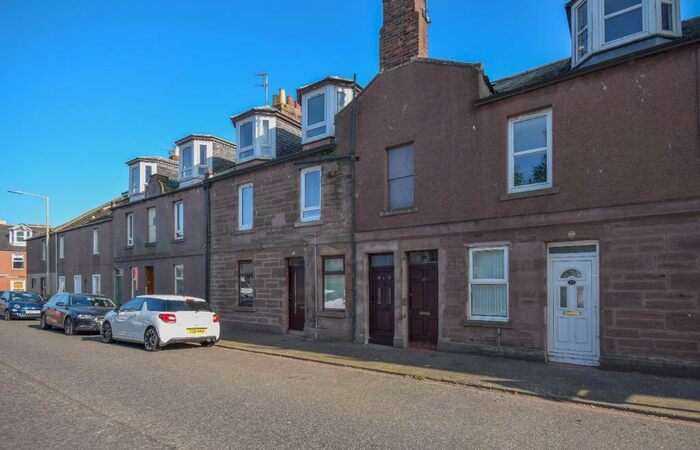 3 Bedroom Flat To Rent In Hill Street, Montrose, Angus, DD10