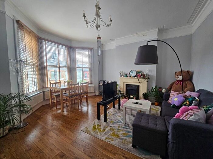 2 Bedroom Flat To Rent In Bathurst Gardens, Kensal Rise, NW10