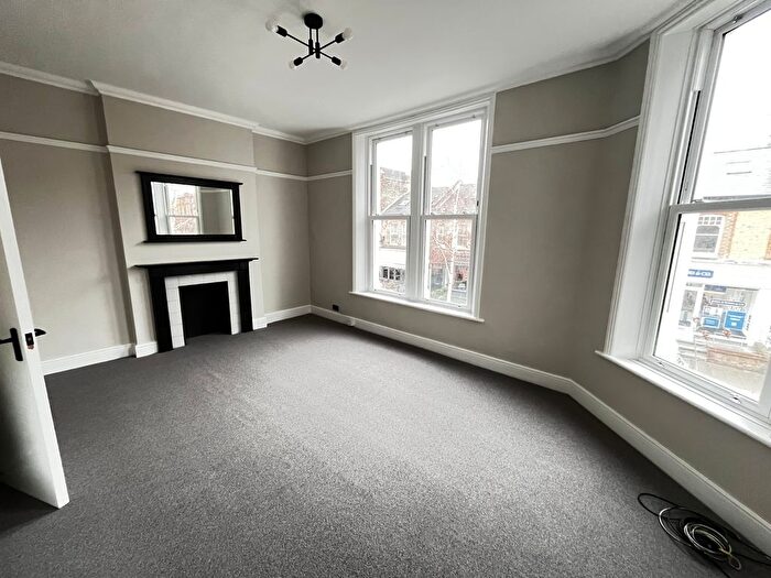 2 Bedroom Flat To Rent In Abbeville Road, London, SW4