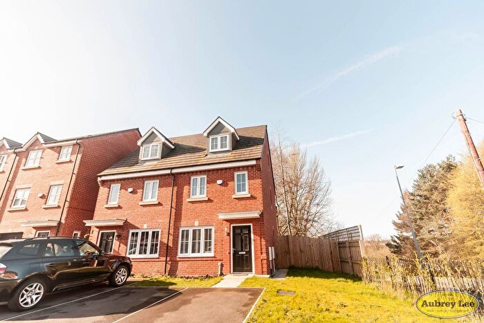 3 Bedroom Semi-Detached House To Rent In Racecourse Way, Salford, M7