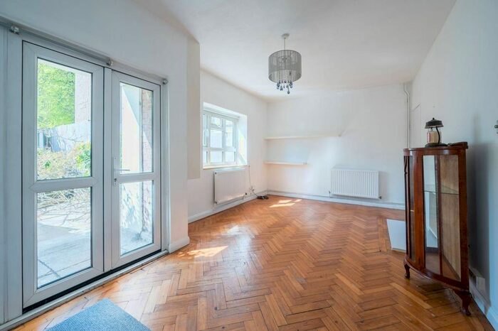 3 Bedroom Flat To Rent In Upper Tulse Hill, Tulse Hill, London, SW2