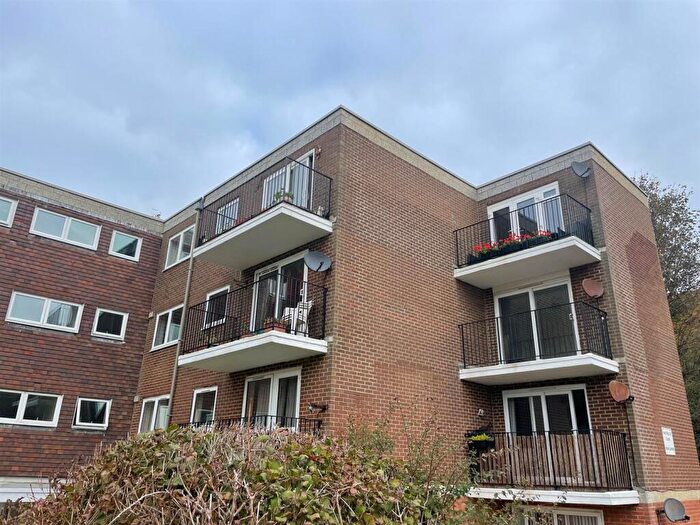 2 Bedroom Flat To Rent In Surrey Road, Seaford, BN25