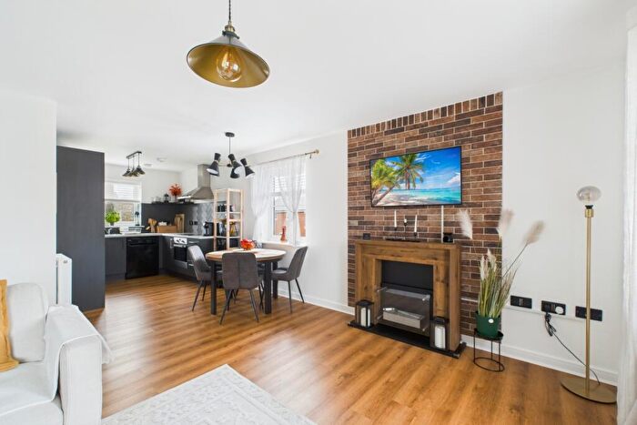 2 Bedroom Maisonette For Sale In Valerian Way, Leighton Buzzard, LU7