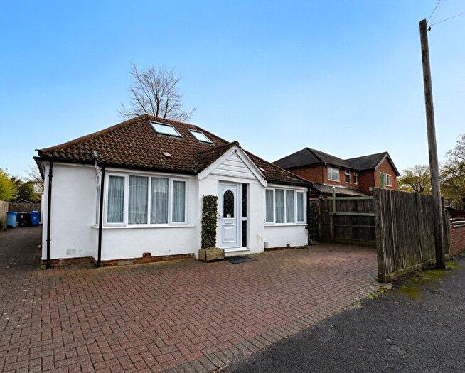 4 Bedroom Bungalow To Rent In Connaught Road, Fleet, Hampshire, GU51
