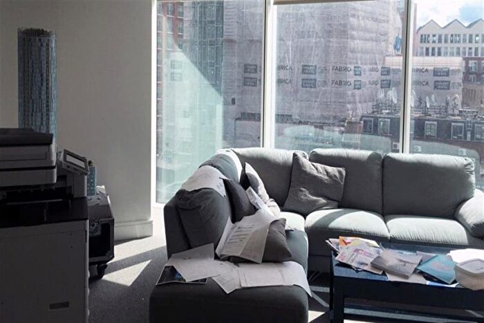 Office To Rent In - Wandsworth Rd, London, SW8