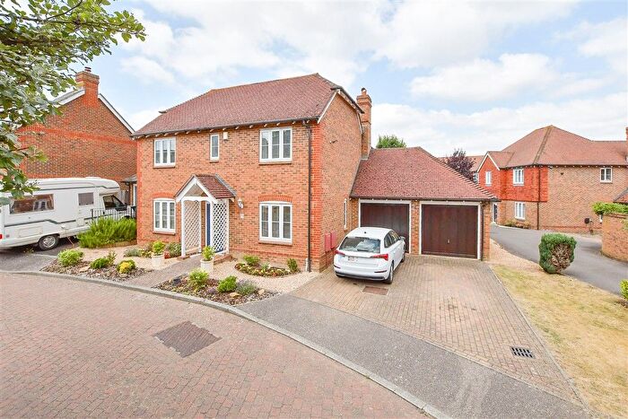 4 Bedroom Detached House For Sale In Busbridge Close, East Malling, Kent, ME19