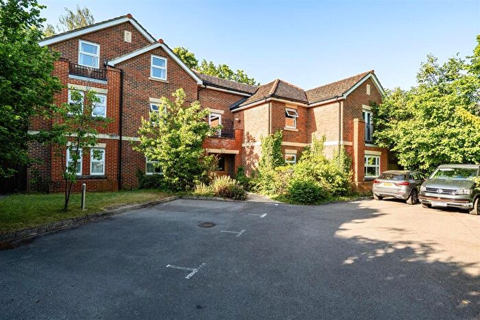2 Bedroom Apartment For Sale In Derby Road, Caversham, Reading, RG4