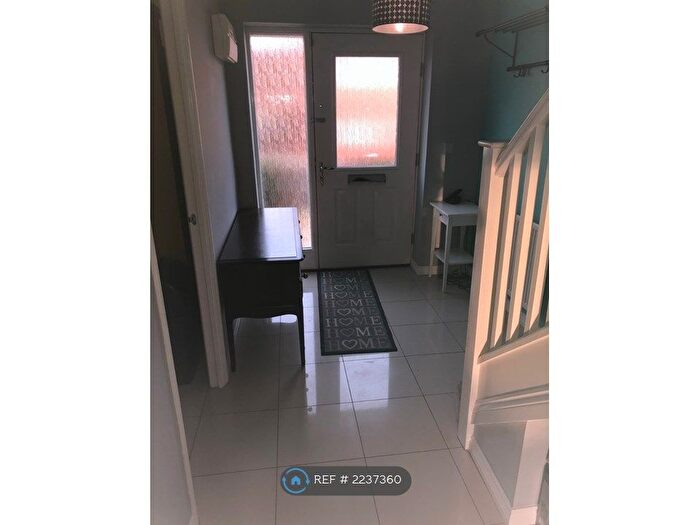 4 Bedroom Semi-Detached House To Rent In Colonel Grantham Avenue, Aylesbury, HP19