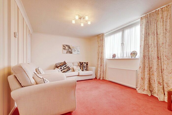 2 Bedroom Flat For Sale In East Street, Southend-On-Sea, SS2
