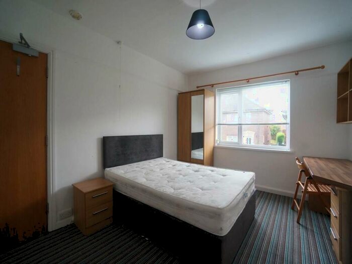 5 Bedroom House To Rent In Well Street, Bangor, LL57