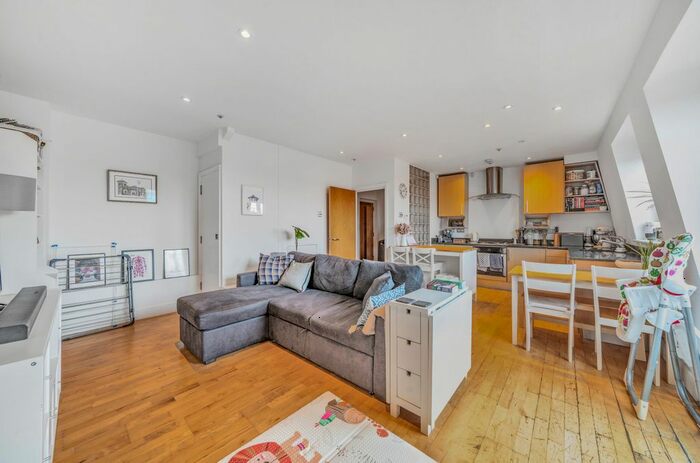 2 Bedroom Flat To Rent In Vista Apartments, Woodland Crescent, London, SE10