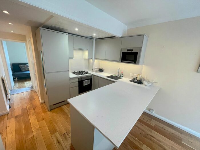 2 Bedroom Flat To Rent In Devonshire Terrace, Lancaster Gate, W2