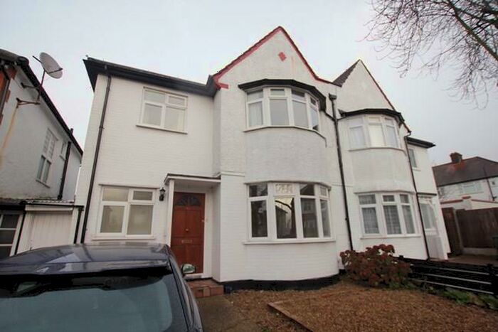 4 Bedroom House To Rent In Hervey Close, Finchley Central, N3