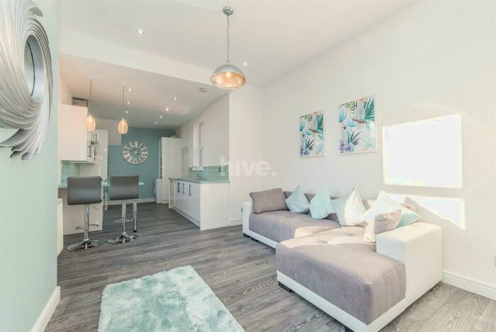 2 Bedroom Flat To Rent In Stratford Road, Heaton, Newcastle Upon Tyne, NE6