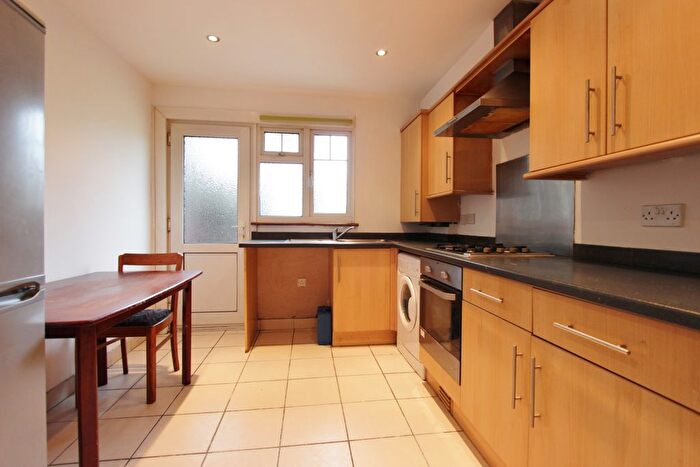 2 Bedroom Flat To Rent In Alexandra Avenue, Harrow, HA2