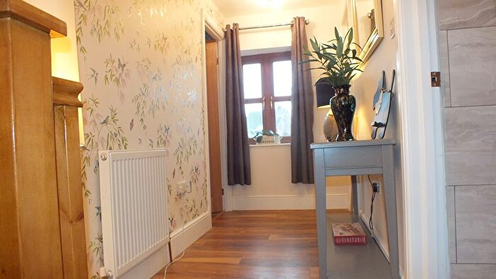 2 Bedroom Cottage To Rent In Low Street, South Milford, Leeds, LS25