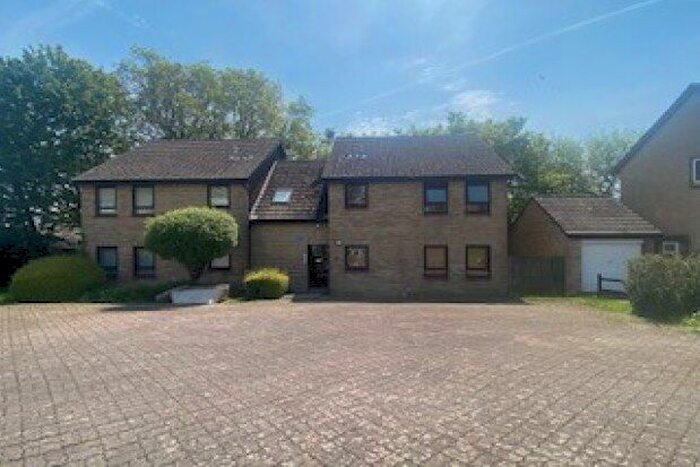 1 Bedroom Studio To Rent In Rhodfa'r Eos, Abertawe, SA6